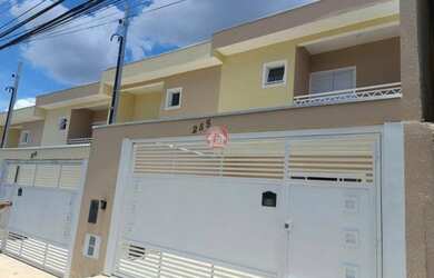 Imagem: A casa possui 2 Dormitórios, 2 Banheiros, 2 Vagas na garagem