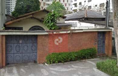 Imagem: A casa possui 4 Dormitórios, 3 Banheiros, 3 Vagas na garagem