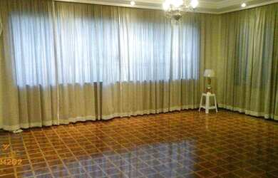 Imagem: A casa possui 3 Dormitórios, 5 Banheiros, 4 Vagas na garagem