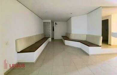 Imagem: O depósito possui 1 Vaga na garagem, 180m² de Área e está