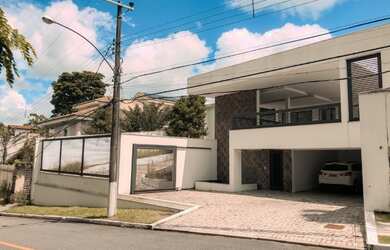Imagem: A casa em condomínio possui 5 Dormitórios, 5 Banheiros, 5