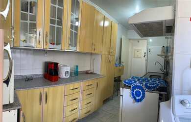 Imagem: O apartamento possui 3 Dormitórios, 1 Banheiro, 1 Vaga na garagem