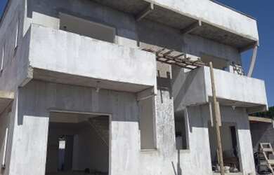 Imagem: A casa possui 2 Dormitórios, 1 Banheiro, 2 Vagas na garagem