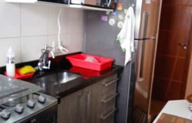 Imagem: O apartamento possui 2 Dormitórios, 1 Banheiro, 1 Vaga na garagem