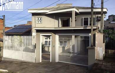 Imagem: A casa possui 3 Dormitórios, 4 Banheiros, 4 Vagas na garagem