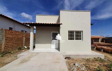 Imagem: A casa possui 2 Dormitórios, 1 Banheiro, 2 Vagas na garagem