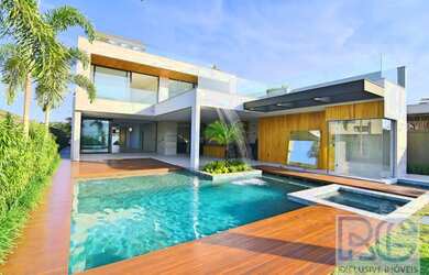 Imagem: A casa em condomínio possui 5 Dormitórios, 5 Banheiros, 4