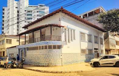 Imagem: A casa possui 5 Dormitórios, 5 Banheiros, 5 Vagas na garagem