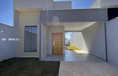 Imagem: A casa possui 3 Dormitórios, 3 Banheiros, 4 Vagas na garagem