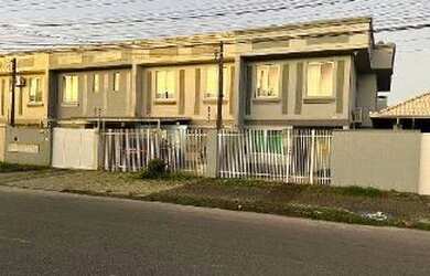 Imagem: A casa possui 3 Dormitórios, 1 Banheiro, 1 Vaga na garagem