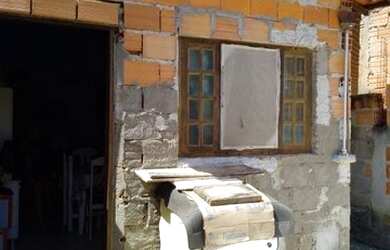 Imagem: A casa possui 1 Dormitório, 1 Banheiro, 3 Vagas na garagem