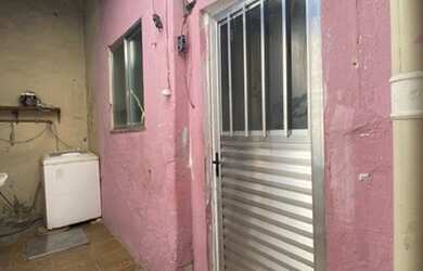 Imagem: A casa possui 1 Dormitório, 1 Banheiro e está localizado