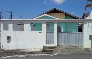 Imagem: A casa possui 2 Dormitórios, 4 Banheiros, 3 Vagas na garagem