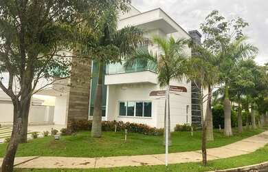 Imagem: A casa em condomínio possui 4 Dormitórios, 1 Banheiro, 3 Vagas