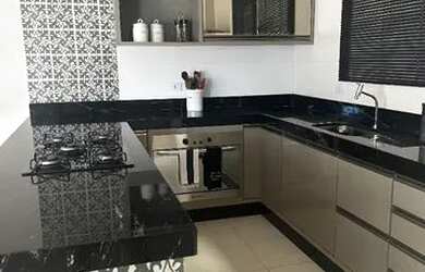 Imagem: A casa possui 3 Dormitórios, 3 Banheiros, 2 Vagas na garagem