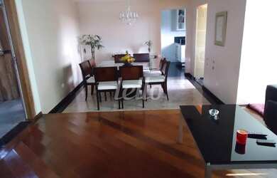 Imagem: A casa possui 4 Dormitórios, 5 Banheiros, 5 Vagas na garagem