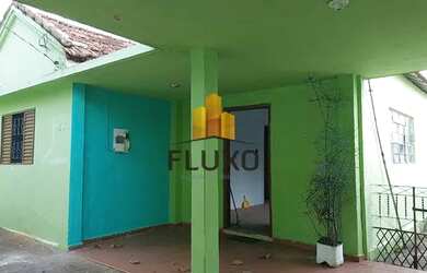 Imagem: A casa possui 3 Dormitórios, 1 Banheiro, 4 Vagas na garagem