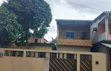 Imagem: A casa possui 5 Dormitórios, 3 Banheiros, 3 Vagas na garagem