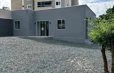 Imagem: A casa possui 2 Dormitórios, 1 Banheiro, 5 Vagas na garagem