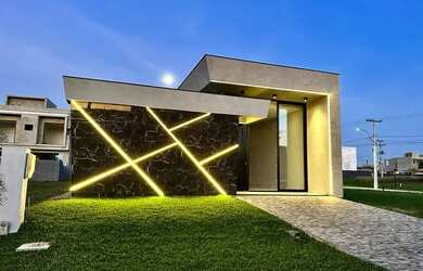 Imagem: A casa possui 4 Dormitórios, 4 Banheiros, 2 Vagas na garagem