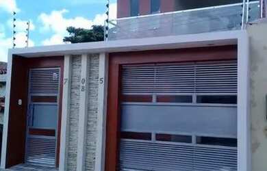 Imagem: A casa possui 3 Dormitórios, 4 Banheiros, 2 Vagas na garagem