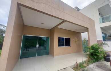 Imagem: A casa possui 3 Dormitórios, 2 Banheiros, 1 Vaga na garagem