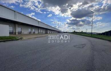 Imagem: O depósito possui 37.897m² de Área e está localizado em