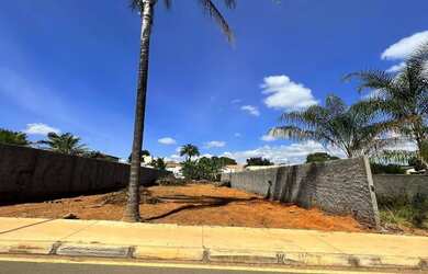 Imagem: O terreno possui 400m² de Área e está localizado em Setor