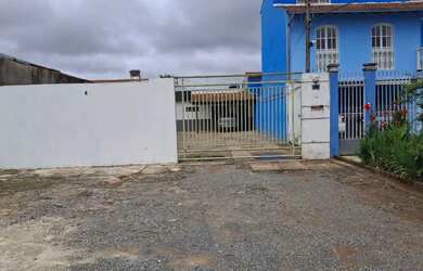 Imagem: A casa possui 2 Dormitórios, 1 Banheiro, 5 Vagas na garagem