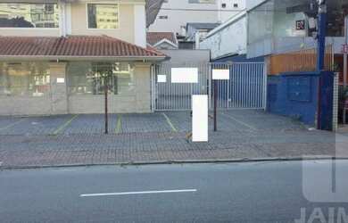 Imagem: O depósito possui 5 Vagas na garagem, 700m² de Área e está