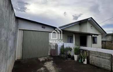 Imagem: A casa possui 2 Dormitórios, 1 Banheiro, 2 Vagas na garagem