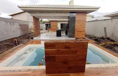 Imagem: A casa possui 3 Dormitórios, 3 Banheiros, 4 Vagas na garagem