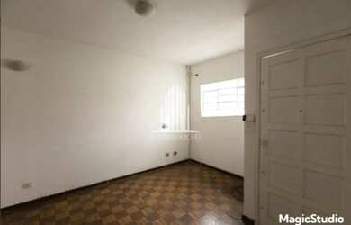 Imagem: A casa possui 4 Dormitórios, 2 Banheiros, 1 Vaga na garagem