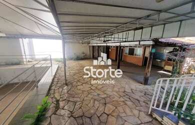 Imagem: O depósito possui 5 Vagas na garagem, 500m² de Área e está