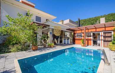 Imagem 3: Casa de Alto Padrão com 256 m2, 4 quartos, 3 Suítes, 7 banheiros, 2...