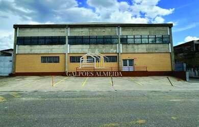 Imagem: O depósito possui 5 Vagas na garagem e 1000m² de Área e está