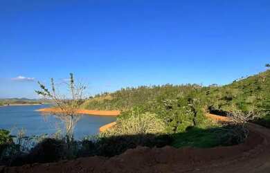 Imagem: O terreno possui 5.000m² de Área e está localizado em Santa