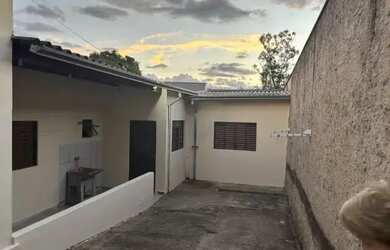 Imagem: A casa possui 2 Dormitórios, 2 Banheiros, 97m² de Área e