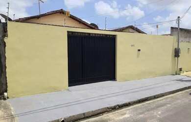 Imagem: A casa possui 2 Dormitórios, 1 Banheiro, 1 Vaga na garagem