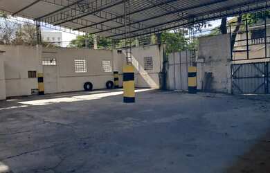 Imagem: O depósito possui 5 Vagas na garagem, 450m² de Área e está