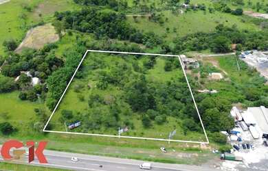Imagem: O terreno possui 24.000m² de Área e está localizado em Chácaras