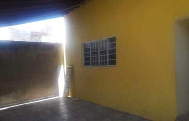 Imagem: A casa possui 2 Dormitórios, 2 Banheiros e está localizado