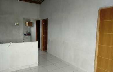 Imagem: A casa possui 3 Dormitórios, 2 Banheiros e está localizado