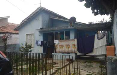 Imagem: A casa possui 3 Dormitórios, 1 Banheiro, 250m² de Área e