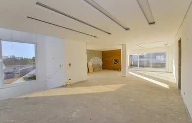 Imagem: A casa possui 4 Dormitórios, 4 Banheiros, 4 Vagas na garagem