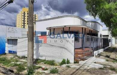 Imagem: A casa possui 2 Dormitórios, 2 Banheiros, 3 Vagas na garagem