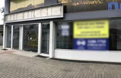 Imagem: O depósito possui 2 Vagas na garagem, 350m² de Área e está