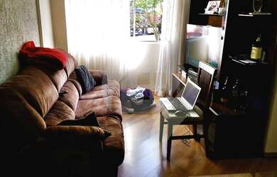 Imagem: O apartamento possui 2 Dormitórios, 1 Banheiro, 1 Vaga na garagem