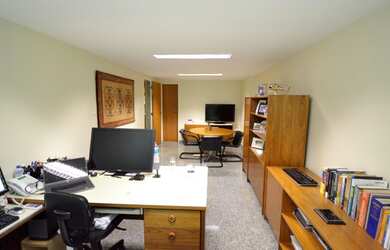 Imagem 2: Sede de Empresa em Galeria com Jirau, venda ou aluguel, 300 m2, na Olegário,...