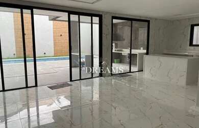 Imagem: A casa em condomínio possui 4 Dormitórios, 5 Banheiros, 4